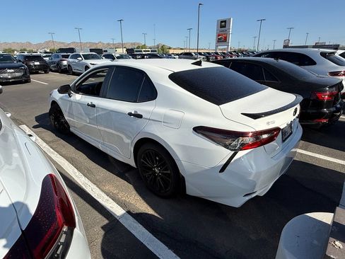 Used 2021 Toyota Camry SE FWD image 2