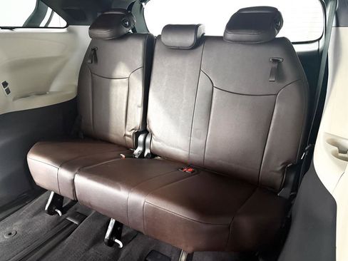 Certified 2023 Toyota Sienna Platinum image 7