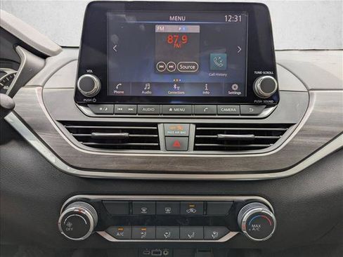 Used 2024 Nissan Altima 2.5 SV FWD image 14
