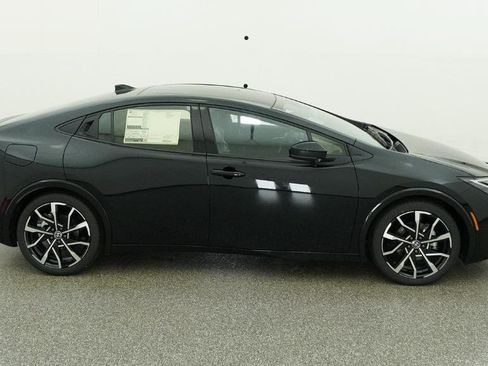 New 2026 Toyota Prius Plug-In Hybrid FWD image 39