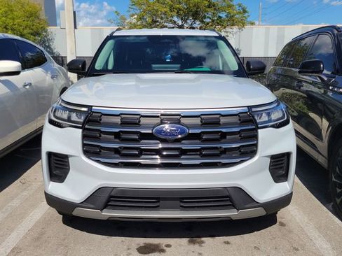 Used 2026 Ford Explorer Active RWD image 2