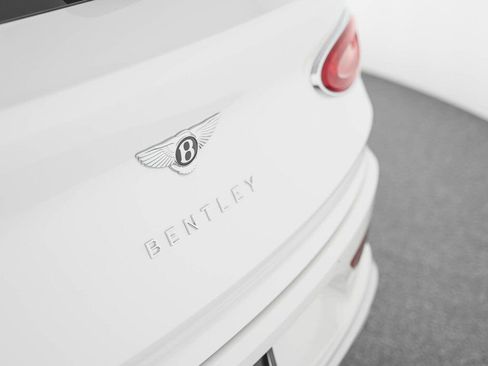 Used 2025 Bentley Bentayga Extended Wheelbase image 14