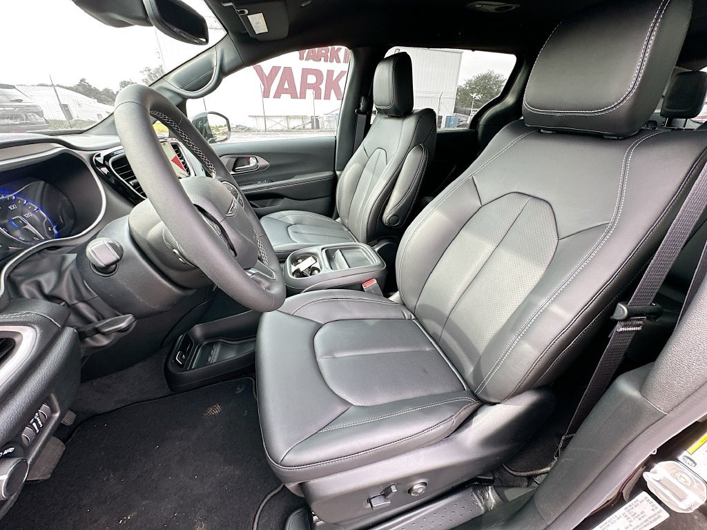 New 2027 Chrysler Pacifica Select FWD image 27