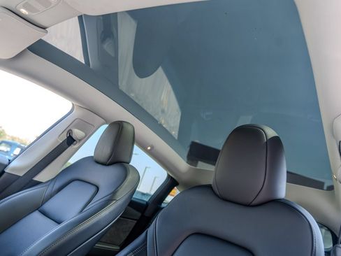 Used 2025 Tesla Model Y Long Range RWD image 16