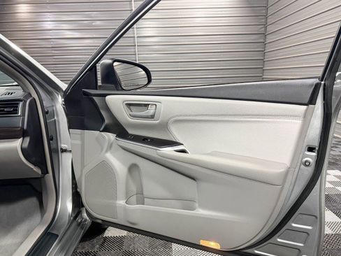 Used 2017 Toyota Camry XLE image 31