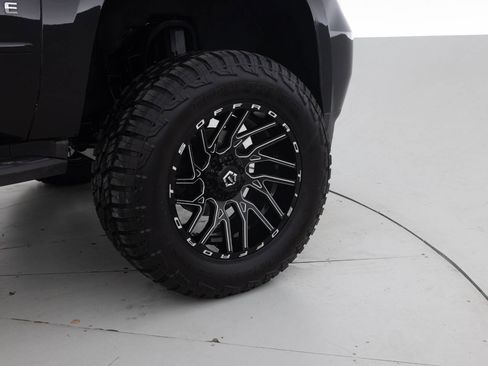 Used 2017 Chevrolet Tahoe LT w/ LT Midnight Edition AWD/4WD image 19