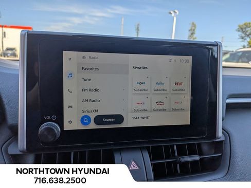 Used 2025 Toyota RAV4 XLE AWD/4WD image 21