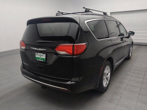 Used 2017 Chrysler Pacifica Touring-L w/ Tire & Wheel Group image 9