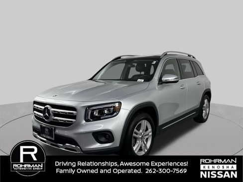 Used 2022 Mercedes-Benz GLB 250 4MATIC image 2