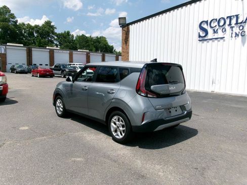 Used 2025 Kia Soul LX w/ LX Technology Package FWD image 8