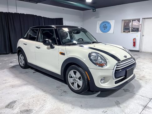 Used 2015 MINI Cooper 4-Door Hardtop image 2