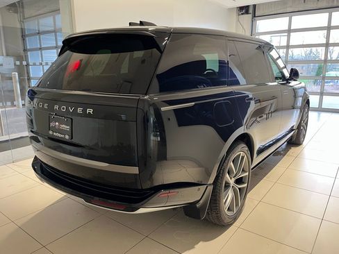 Used 2024 Land Rover Range Rover Long Wheelbase SE AWD/4WD image 8