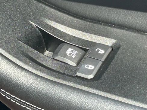 Used 2022 Jeep Grand Cherokee Limited 4xe w/ Luxury Tech Group II AWD/4WD image 39