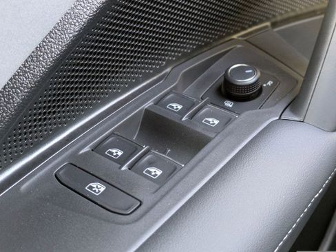 New 2026 Volkswagen Tiguan SE R-Line FWD image 31