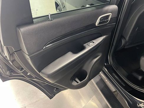 Used 2020 Jeep Grand Cherokee Limited w/ Luxury Group II image 22