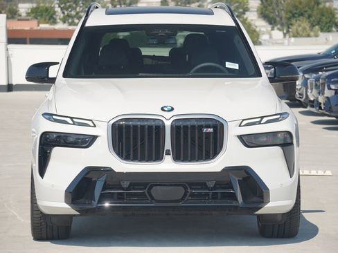 Used 2025 BMW X7 M60i AWD/4WD image 2