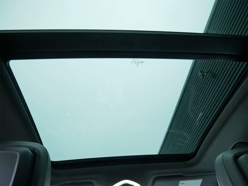 Used 2025 Porsche Macan image 14