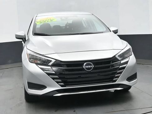 Used 2025 Nissan Versa SV FWD image 3