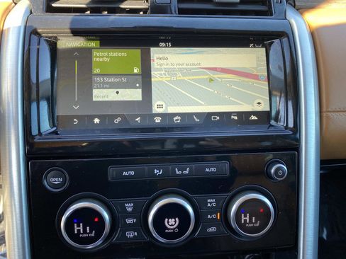 Used 2018 Land Rover Discovery HSE Luxury image 12