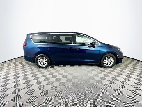 Certified 2024 Chrysler Pacifica Touring-L image 13