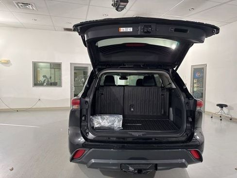 New 2026 Toyota Highlander Limited image 13