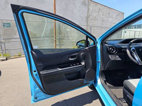 Used 2016 Toyota Prius C Two FWD image 18