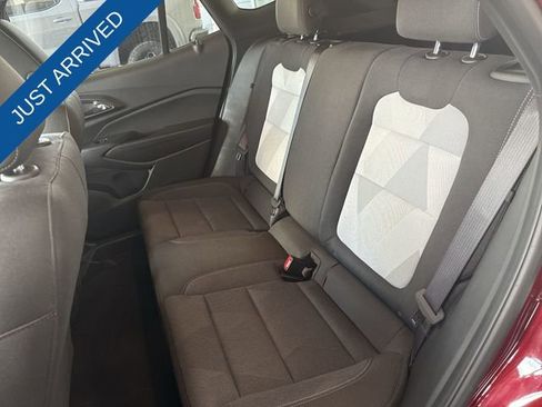 Used 2025 Chevrolet Trax RS w/ Sunroof Package image 23