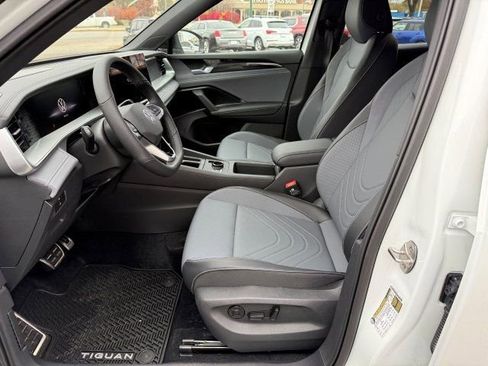 New 2026 Volkswagen Tiguan SE R-Line image 11