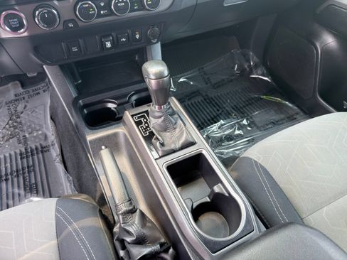 Used 2021 Toyota Tacoma TRD Sport AWD/4WD image 23