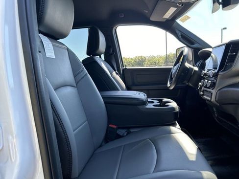 Used 2024 RAM 2500 Tradesman w/ Chrome Appearance Group image 32