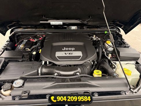 Used 2017 Jeep Wrangler Unlimited Sahara w/ Connectivity Group AWD/4WD image 32