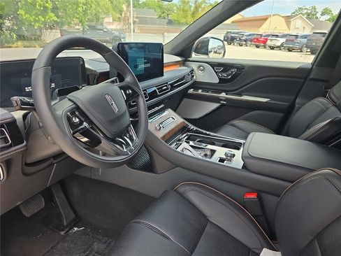 New 2026 Lincoln Aviator Black Label w/ Black Label Special Edition AWD/4WD image 14