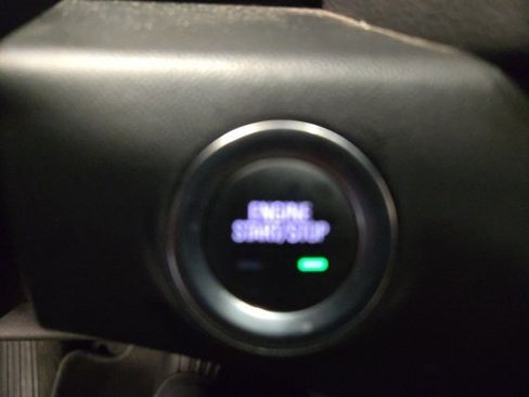 Used 2024 GMC Terrain SLT image 18