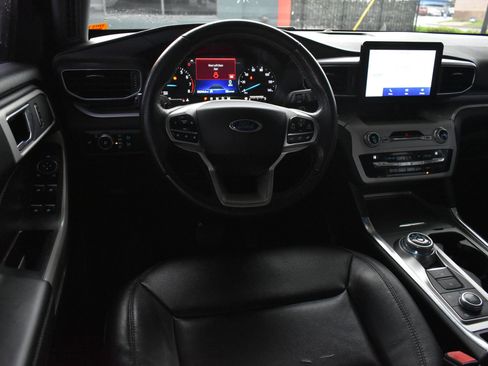 Used 2020 Ford Explorer XLT w/ Equipment Group 202A AWD/4WD image 19