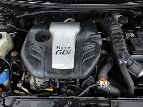 Used 2013 Hyundai Veloster Turbo FWD image 10
