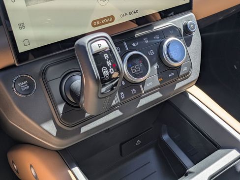 New 2026 Land Rover Defender 110 X-Dynamic SE AWD/4WD image 24