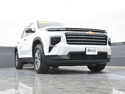 Used 2025 Chevrolet Traverse LT w/ Driver Confidence Package AWD/4WD image 55