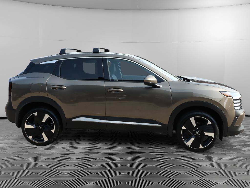 Used 2025 Nissan Kicks SR FWD image 9