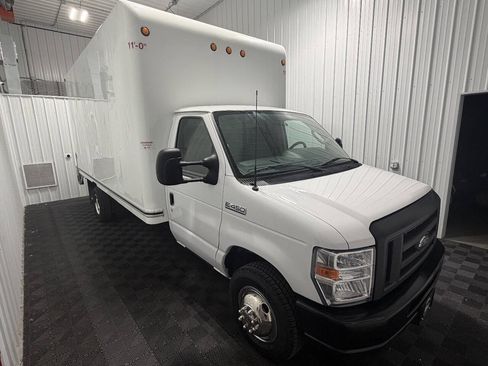 Used 2023 Ford E-450 and Econoline 450 Super Duty RWD image 3