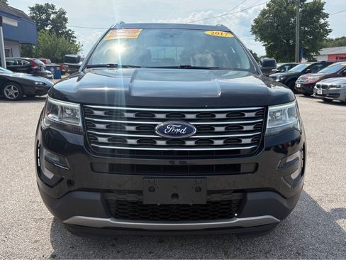Used 2017 Ford Explorer XLT w/ Equipment Group 201A AWD/4WD image 8