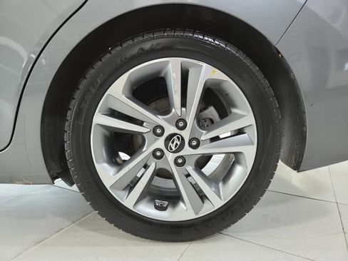 Used 2017 Hyundai Elantra Limited FWD image 11