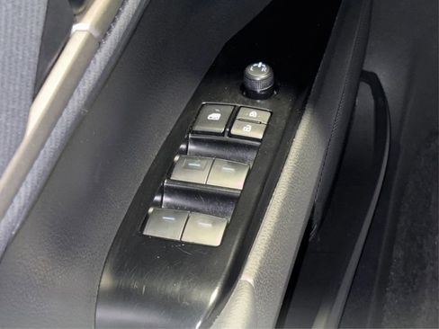 Used 2025 Toyota Camry SE image 34