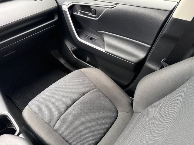 Used 2025 Toyota RAV4 LE AWD/4WD image 16