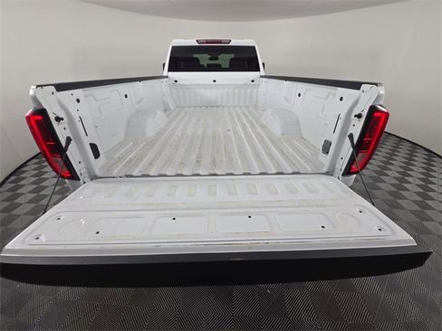 Used 2024 GMC Sierra 2500 Pro w/ Convenience Package image 16