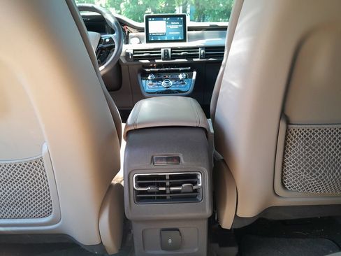 Used 2021 Lincoln Corsair AWD w/ Premium Package image 32