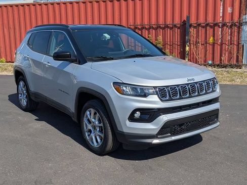 Used 2025 Jeep Compass Limited AWD/4WD image 8