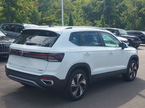 Certified 2025 Volkswagen Taos SE AWD/4WD image 8