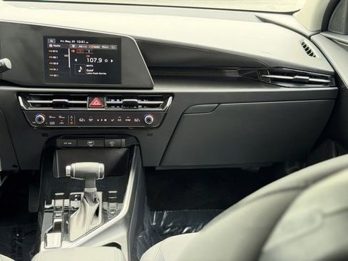 Certified 2025 Kia Niro LX FWD image 36