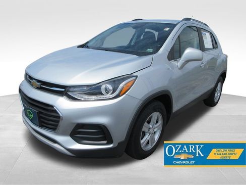 Certified 2020 Chevrolet Trax LT FWD image 1