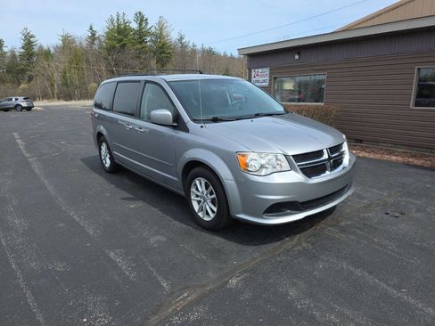 Used 2015 Dodge Grand Caravan SXT FWD image 4